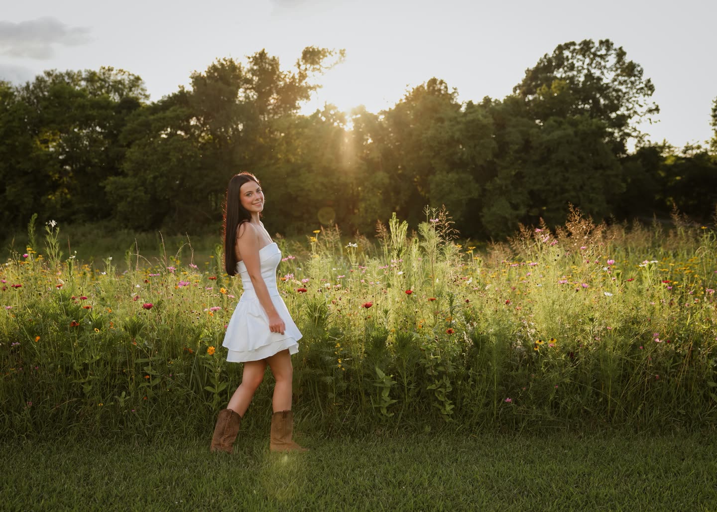 If you’ve been wanting a dreamy wildflower session… NOW is the time! 💐✨, photo 1 of 2